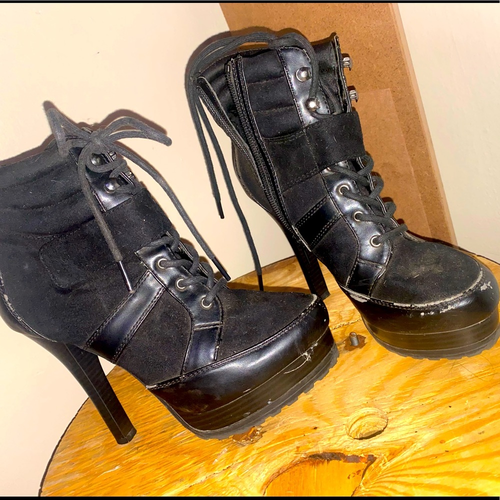 Size 6 JL heeled booties